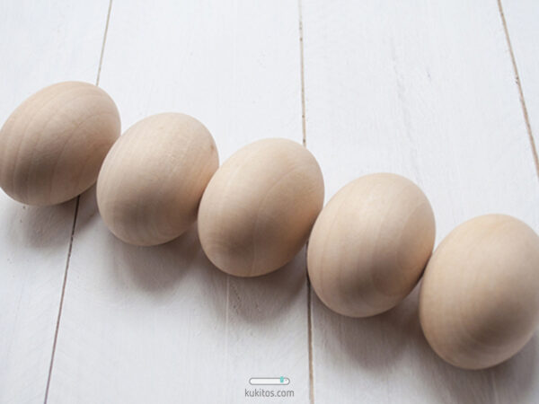 Huevo de madera para el cesto de los tesoros Montessori